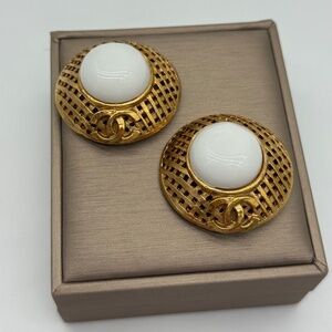 Chanel 90s Clip-on earrings